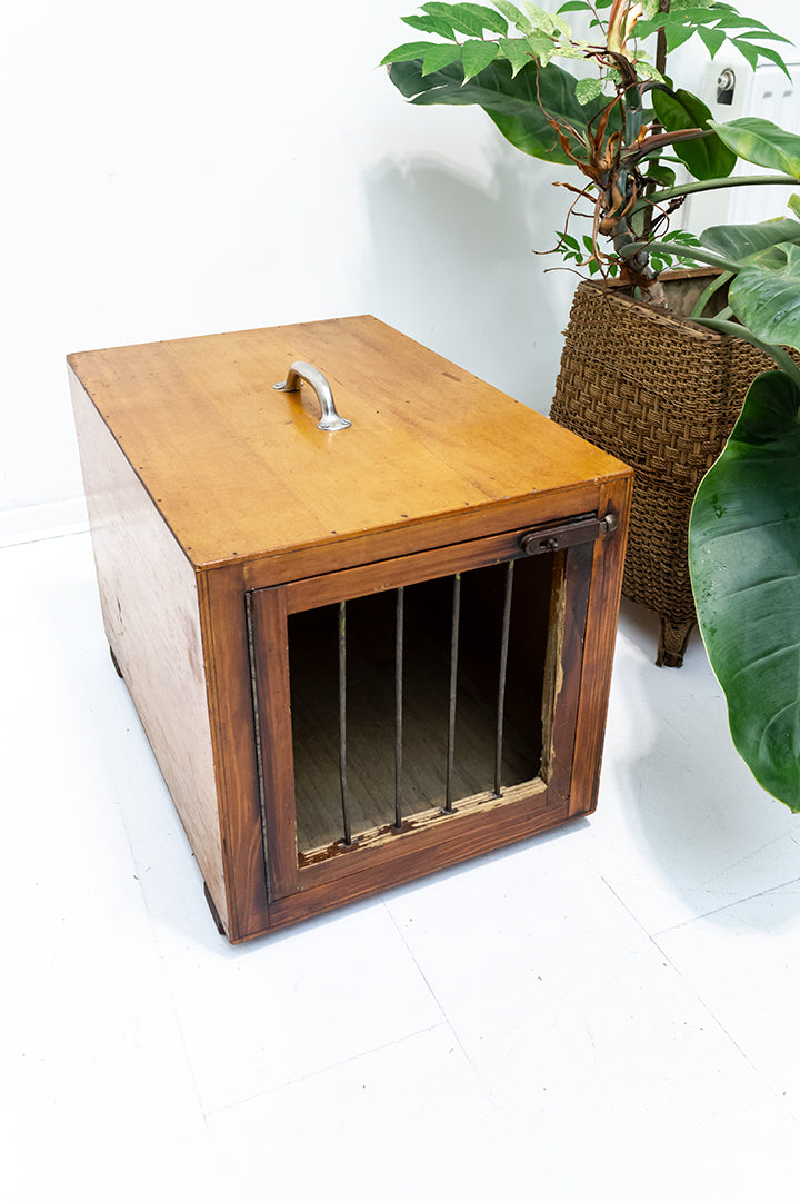 Houten hondenbench vintage met handvat aan de bovenzijde