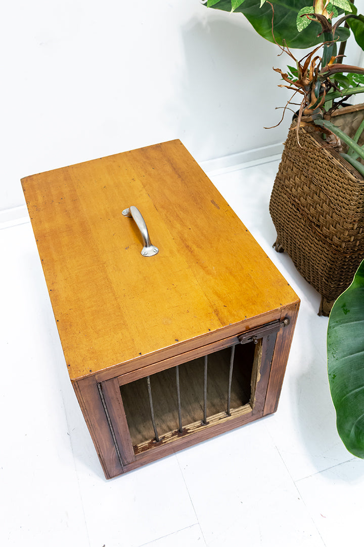 Houten hondenbench vintage met handvat aan de bovenzijde