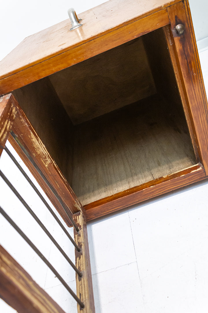 Houten hondenbench vintage met handvat aan de bovenzijde