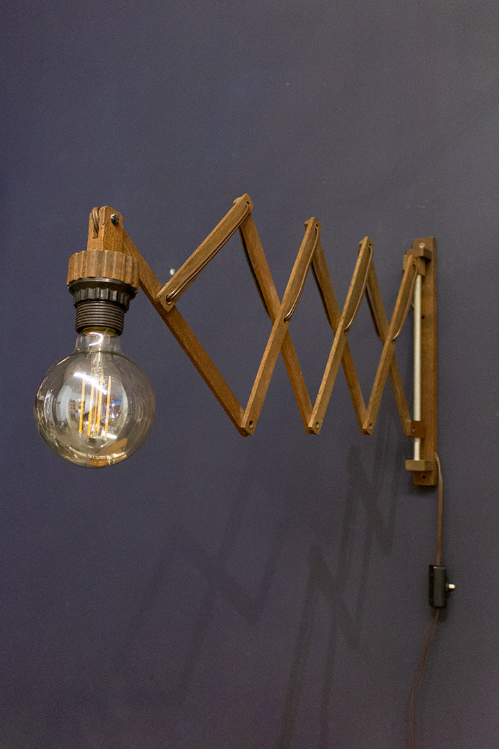 Houten schaarlamp vintage met nieuwe LED globe