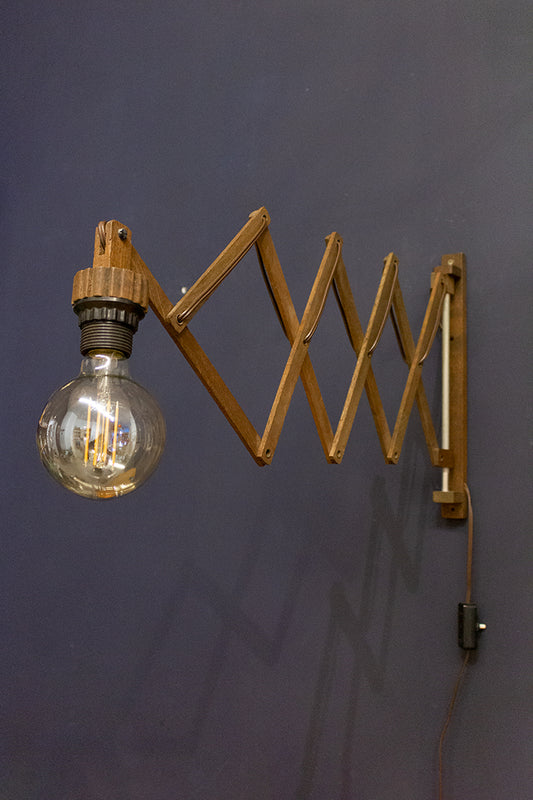 Houten schaarlamp vintage met nieuwe LED globe