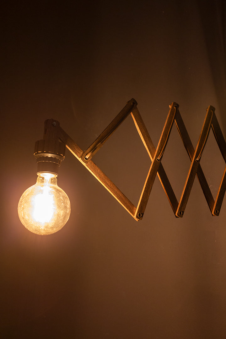 Houten schaarlamp vintage met nieuwe LED globe