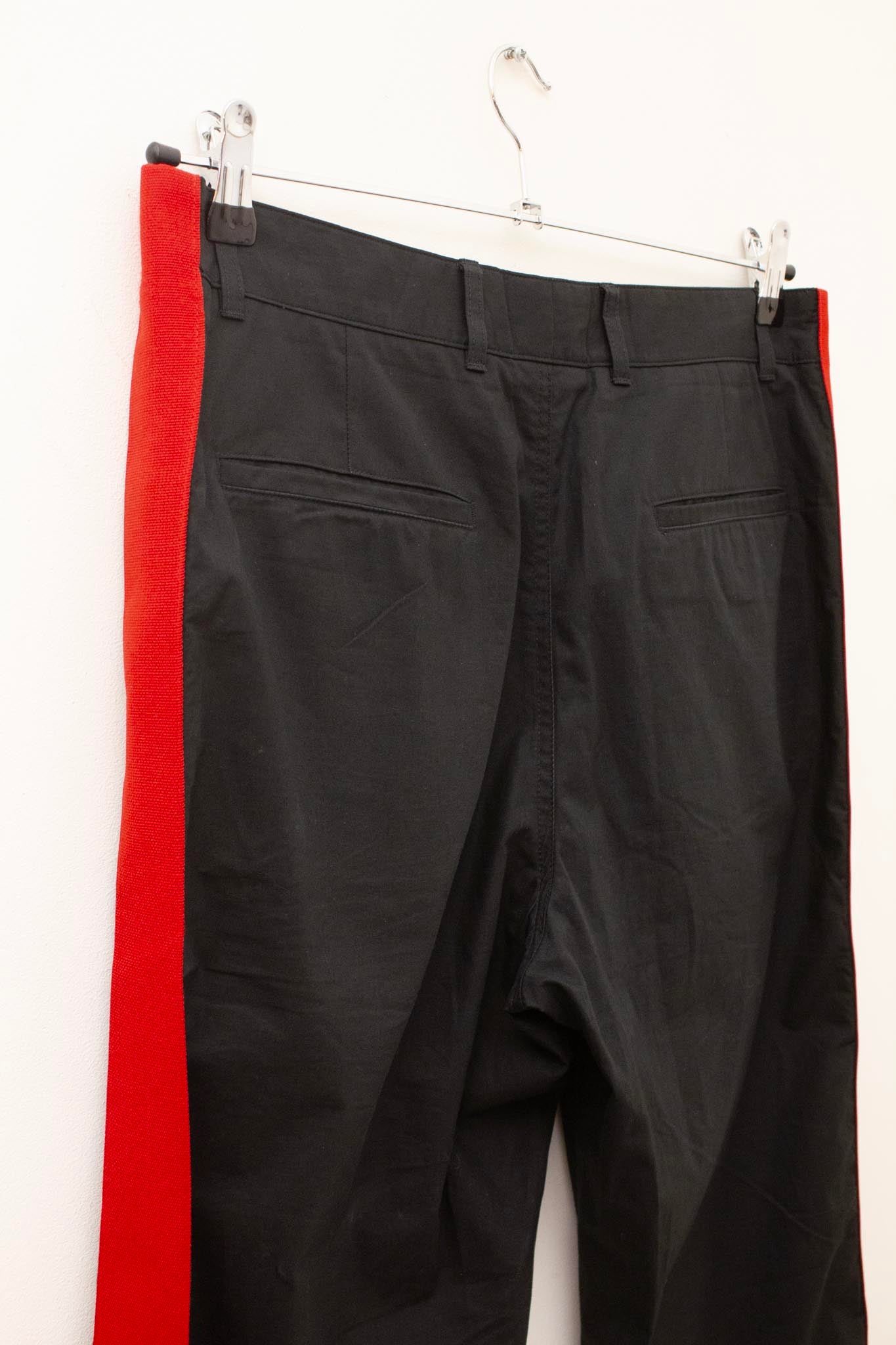 Hugo Boss set (overhemd en pantalon) met rood contrast band