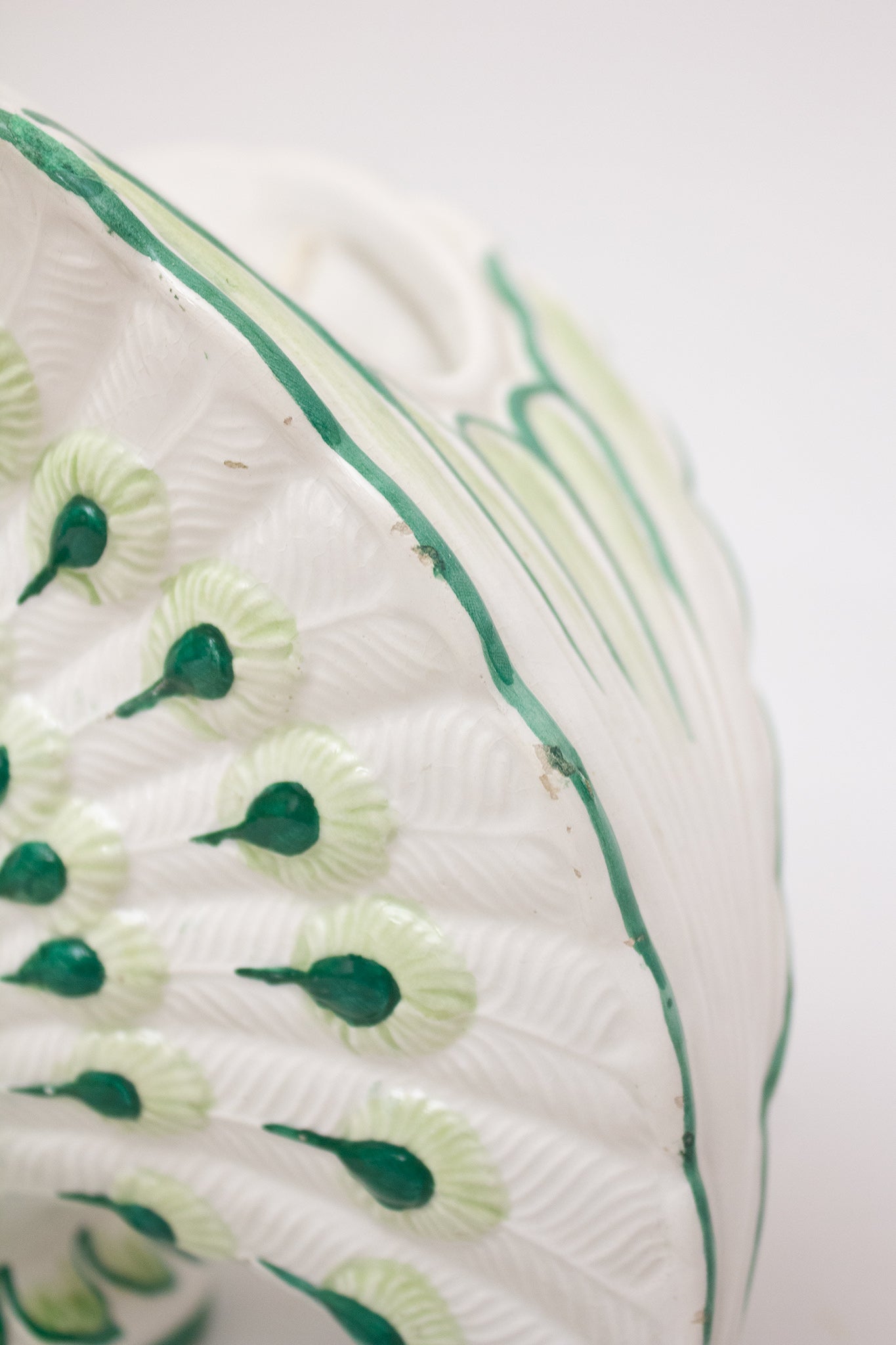 Nora Fenton Majolica vaas/ bloempot wit met groene pauwen