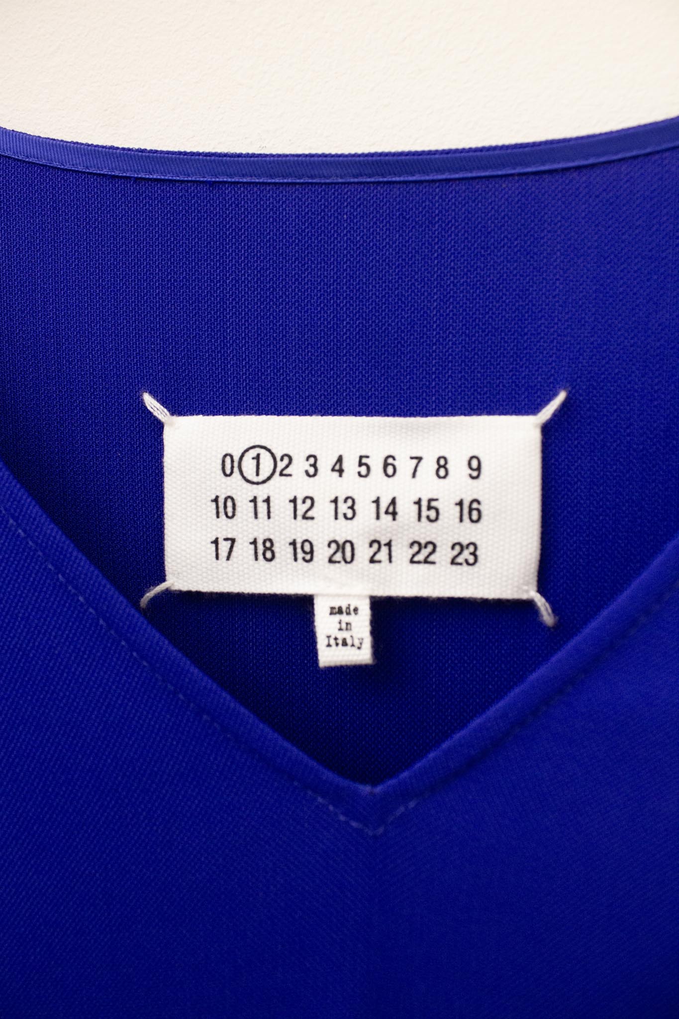 Kobaltblauwe Margiela MM1 2019 jurk met ceintuur