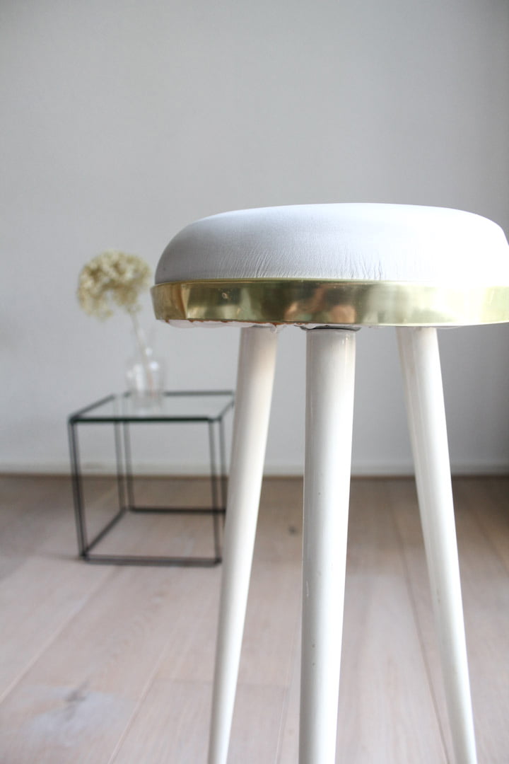 Vintage wit / goud plantentafeltje / krukje driepoot