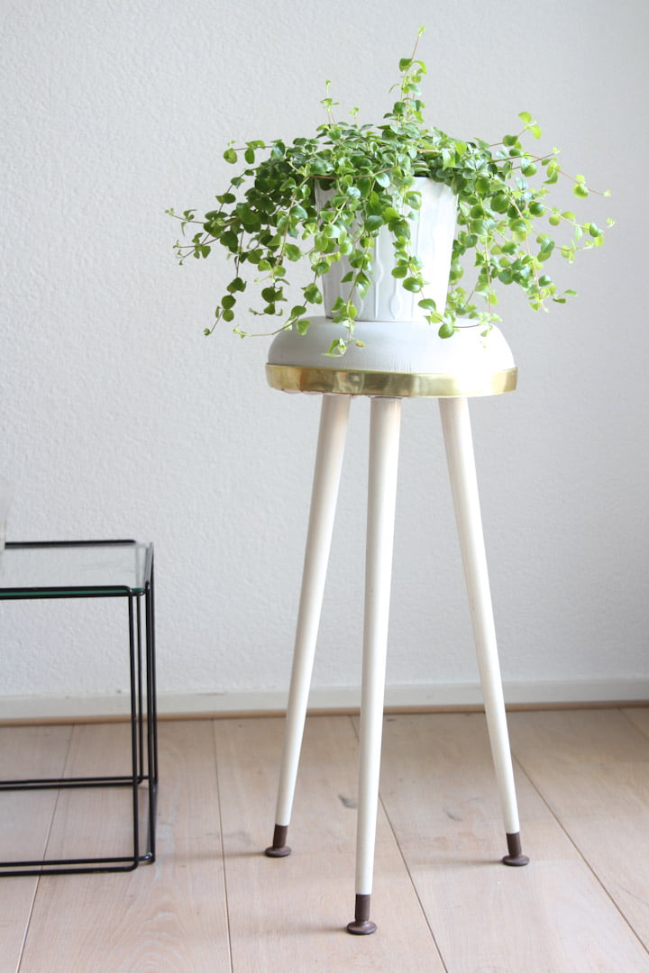 Vintage wit / goud plantentafeltje / krukje driepoot