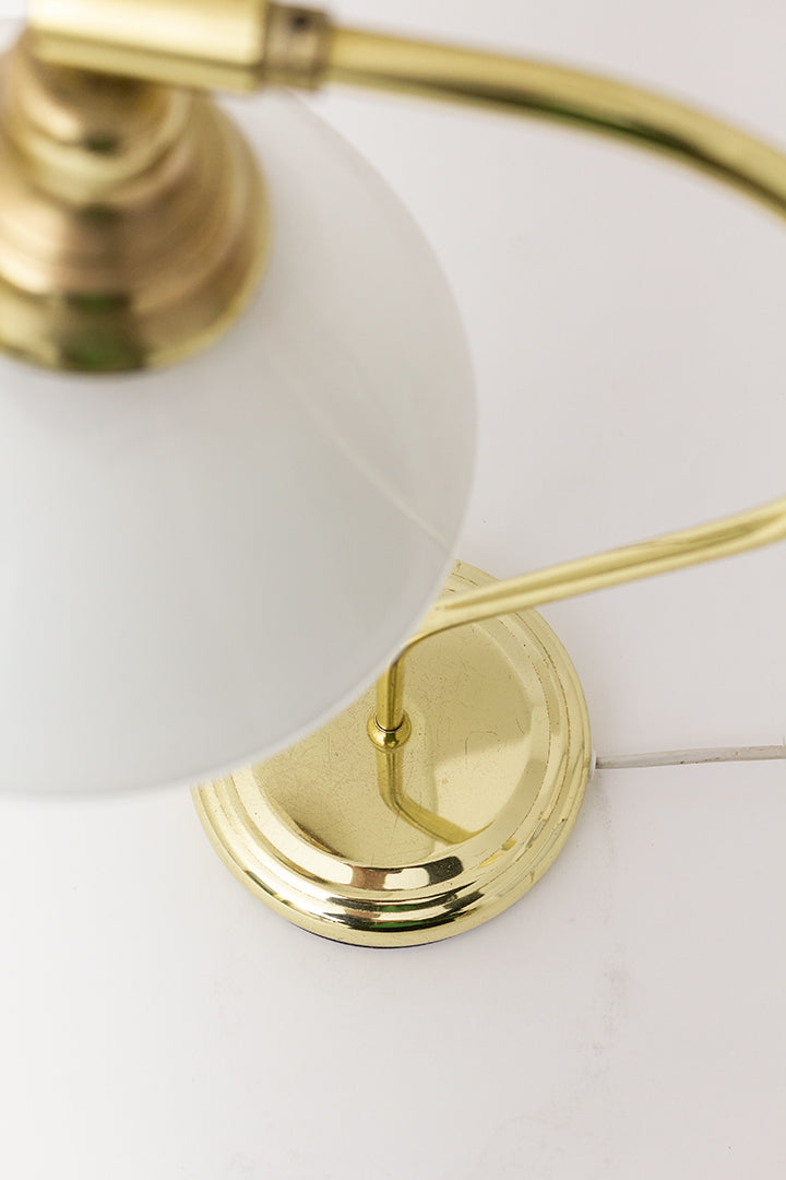Ikea messing bureaulamp met kap van melkglas jaren 70