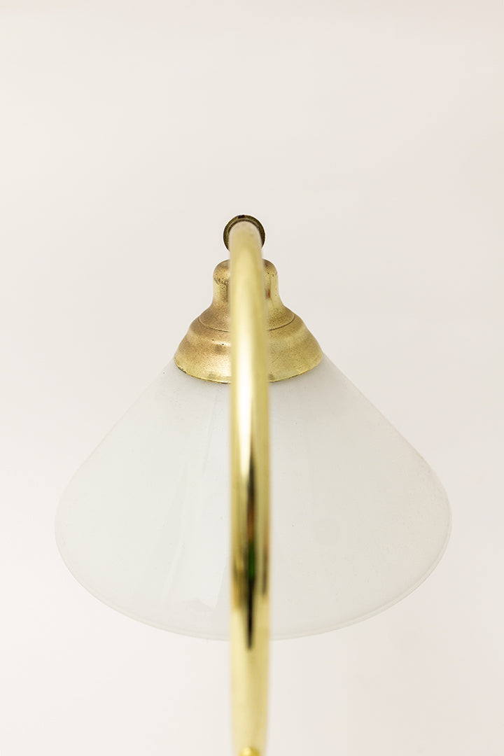 Ikea messing bureaulamp met kap van melkglas jaren 70