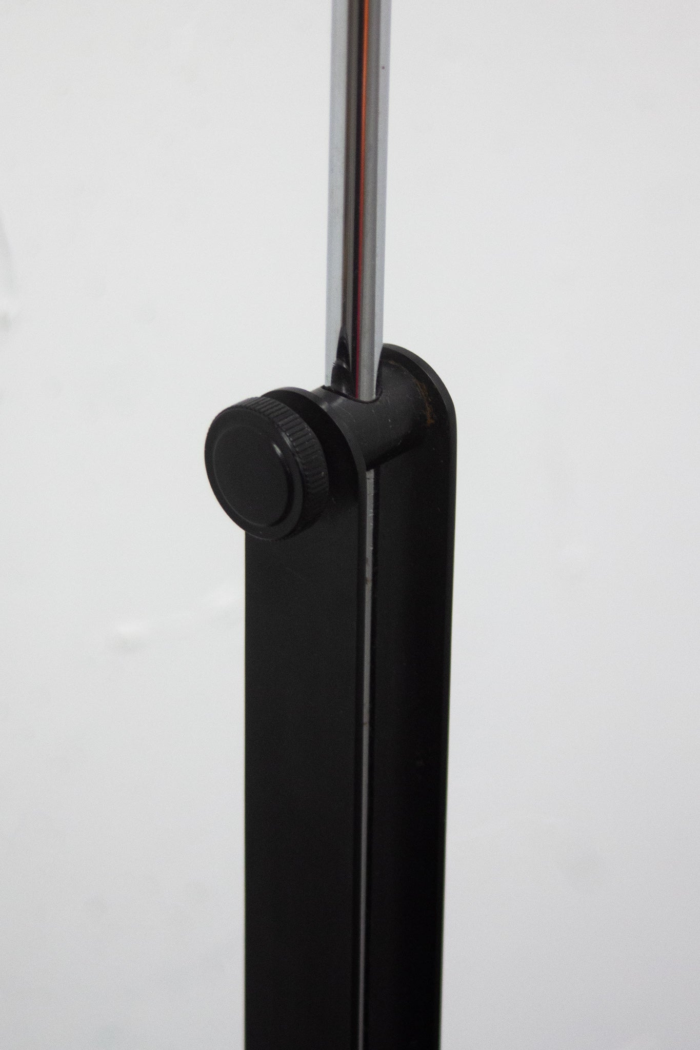 70’s Italiaanse zwarte verchroomde P433 spot vloerlamp Brusasco & Torretta voor LUCI