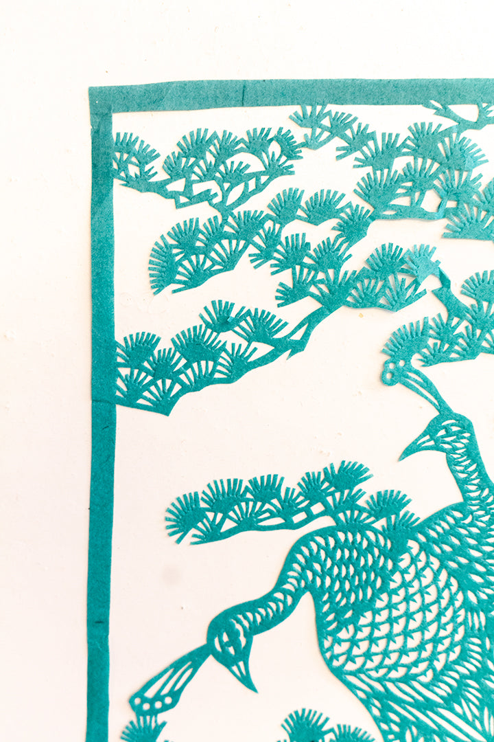 Japans kirigami vintage kunstwerk van blauw papier - pauw in lijst