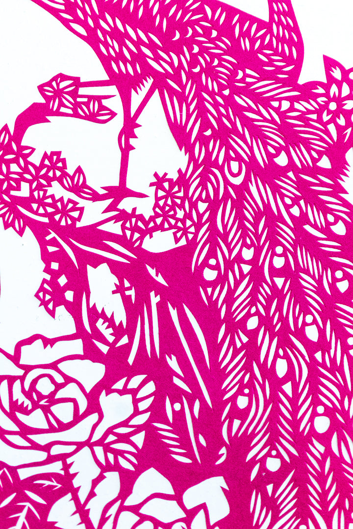 Japans kirigami vintage kunstwerk van fuchsia papier - pauw in lijst