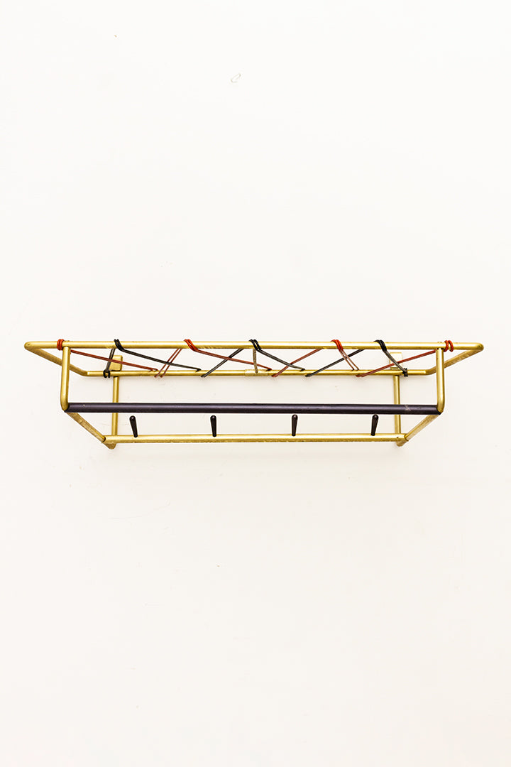 Jaren 50 kapstok met messing frame en rood/zwarte draden