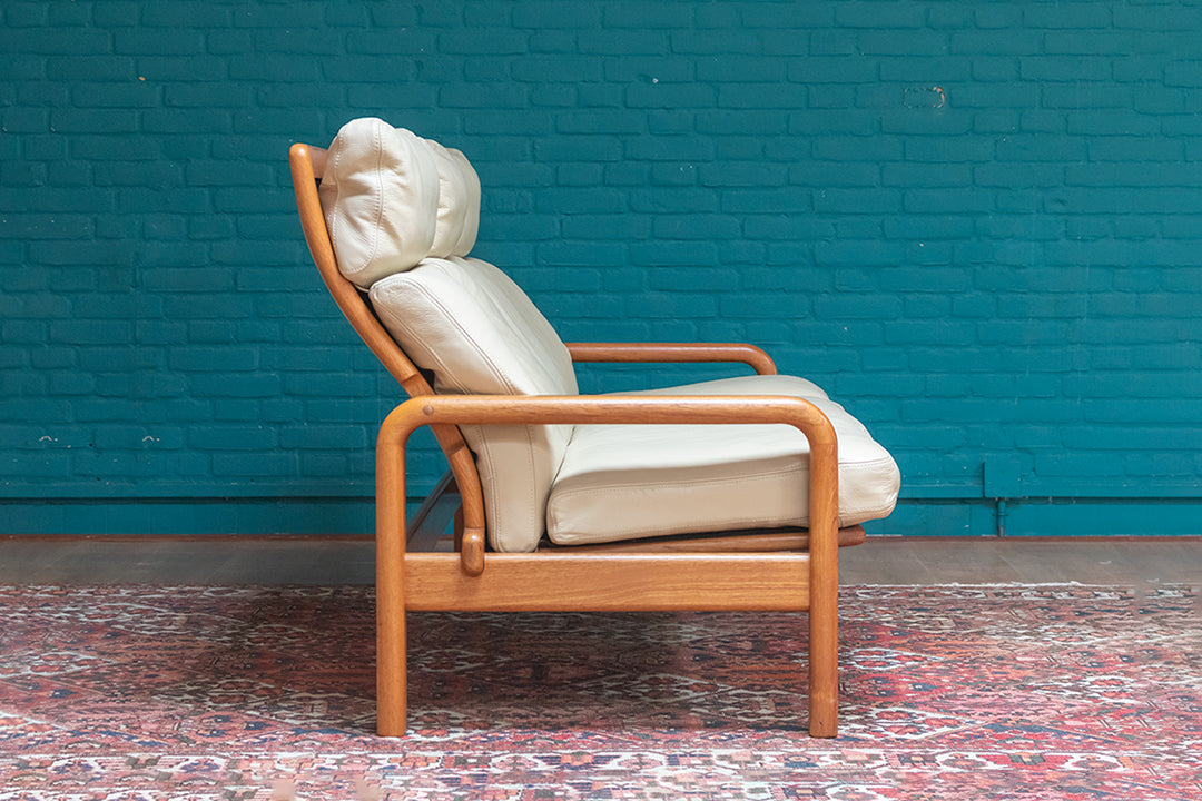 aren 60 Deense bank L. Olsen & Son teakhout met crèmekleurige leren bekleding