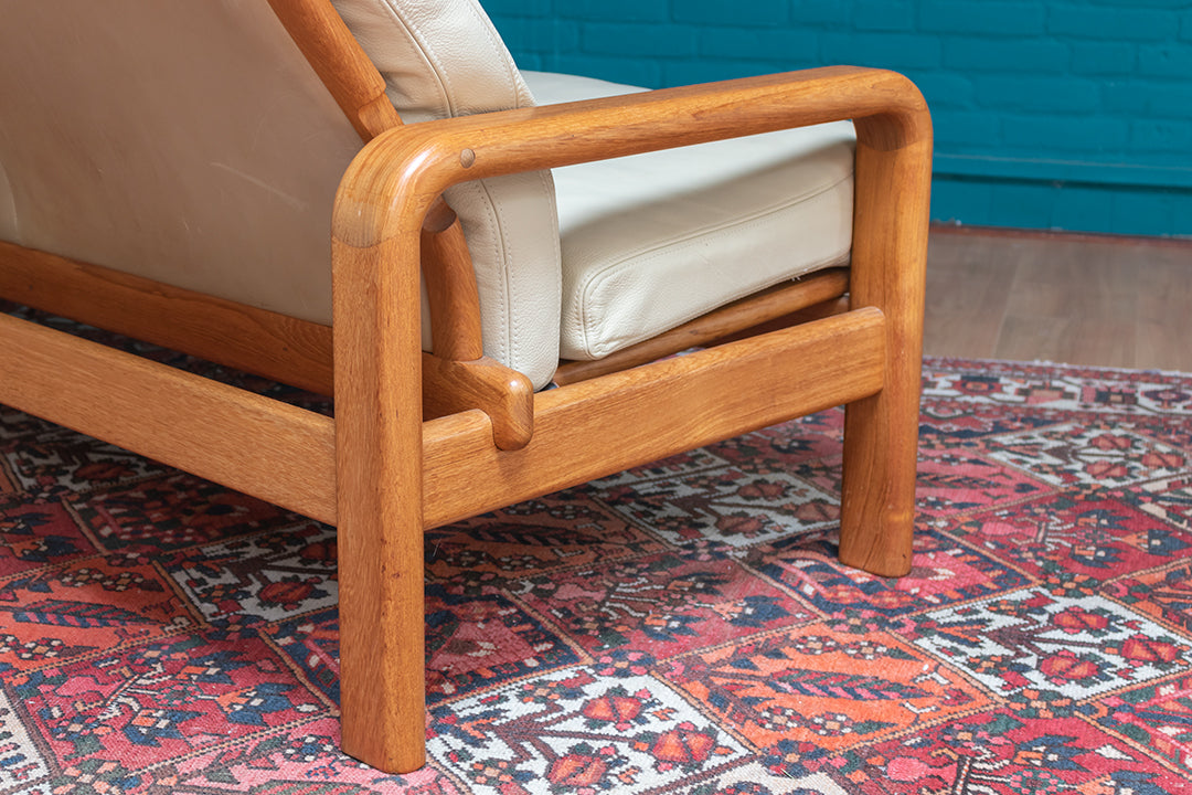 aren 60 Deense bank L. Olsen & Son teakhout met crèmekleurige leren bekleding
