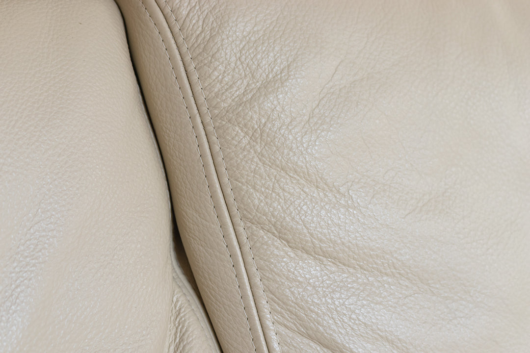 aren 60 Deense bank L. Olsen & Son teakhout met crèmekleurige leren bekleding