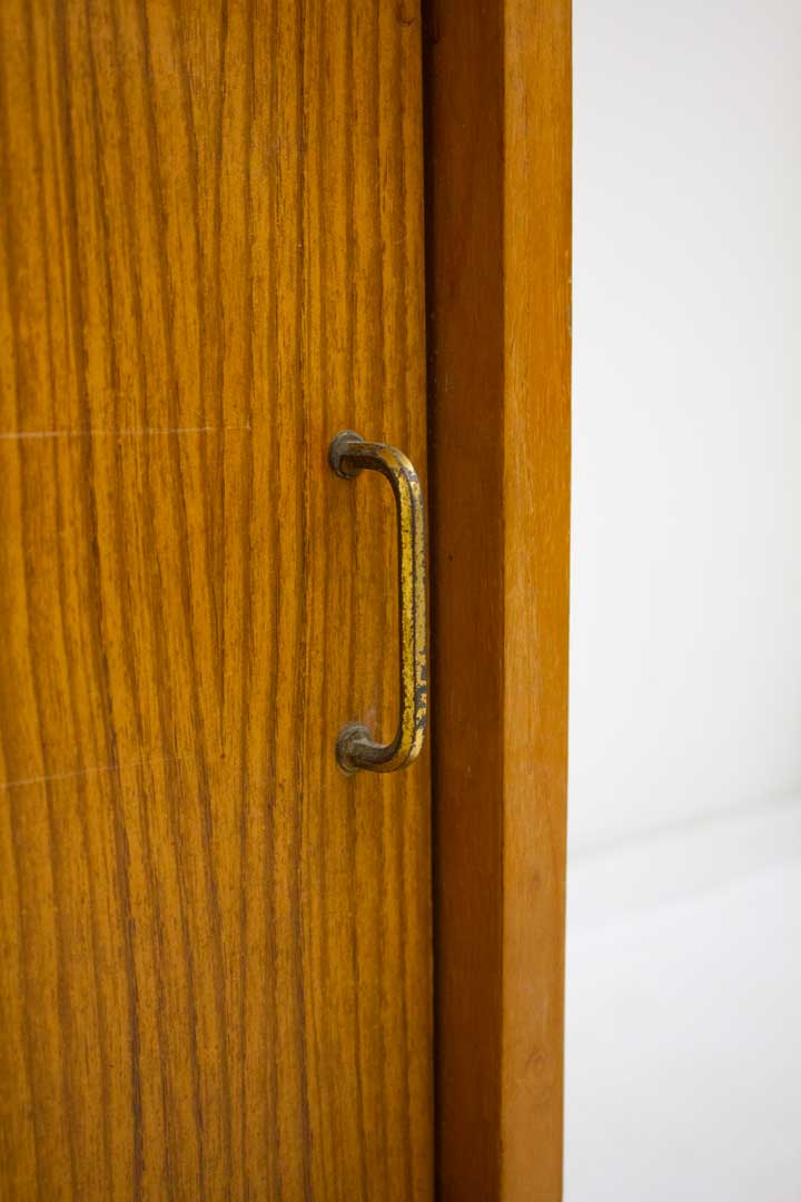 Jaren 60 eikenhouten wandmeubel 'stokkenkast'