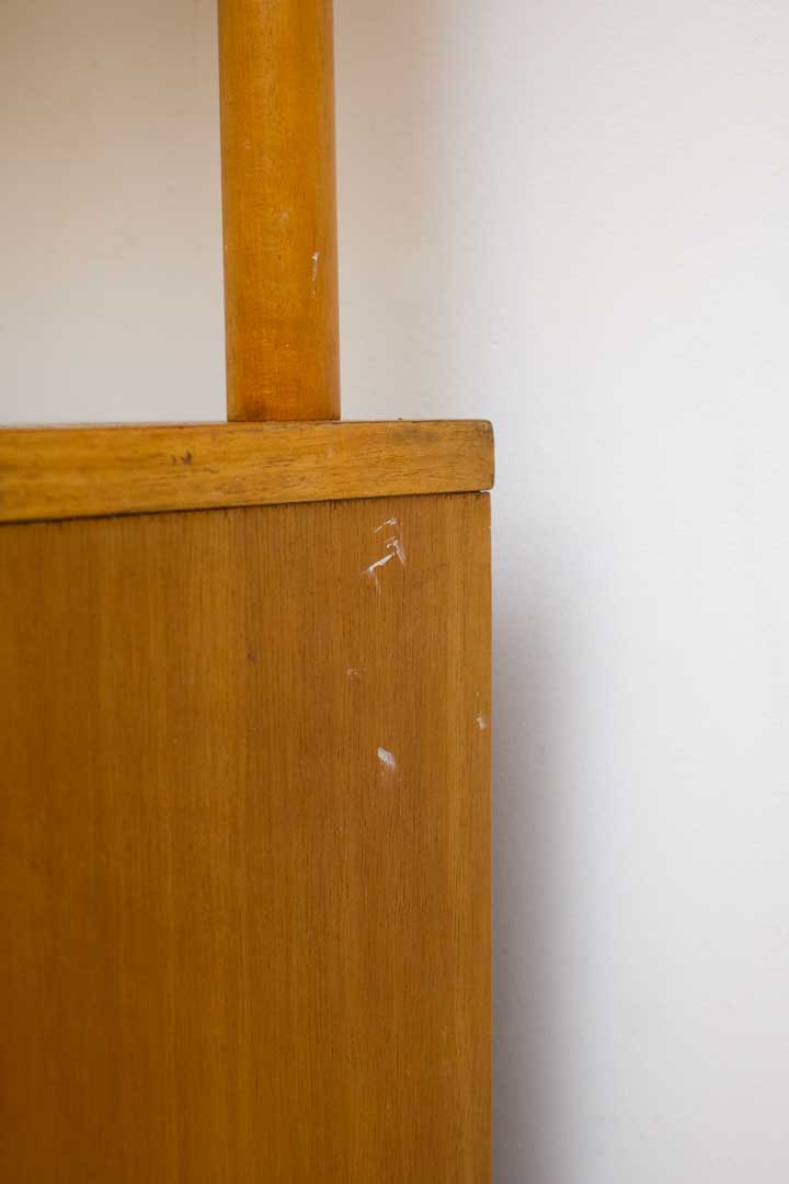 Jaren 60 eikenhouten wandmeubel 'stokkenkast'