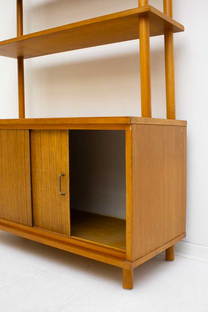 Jaren 60 eikenhouten wandmeubel 'stokkenkast'