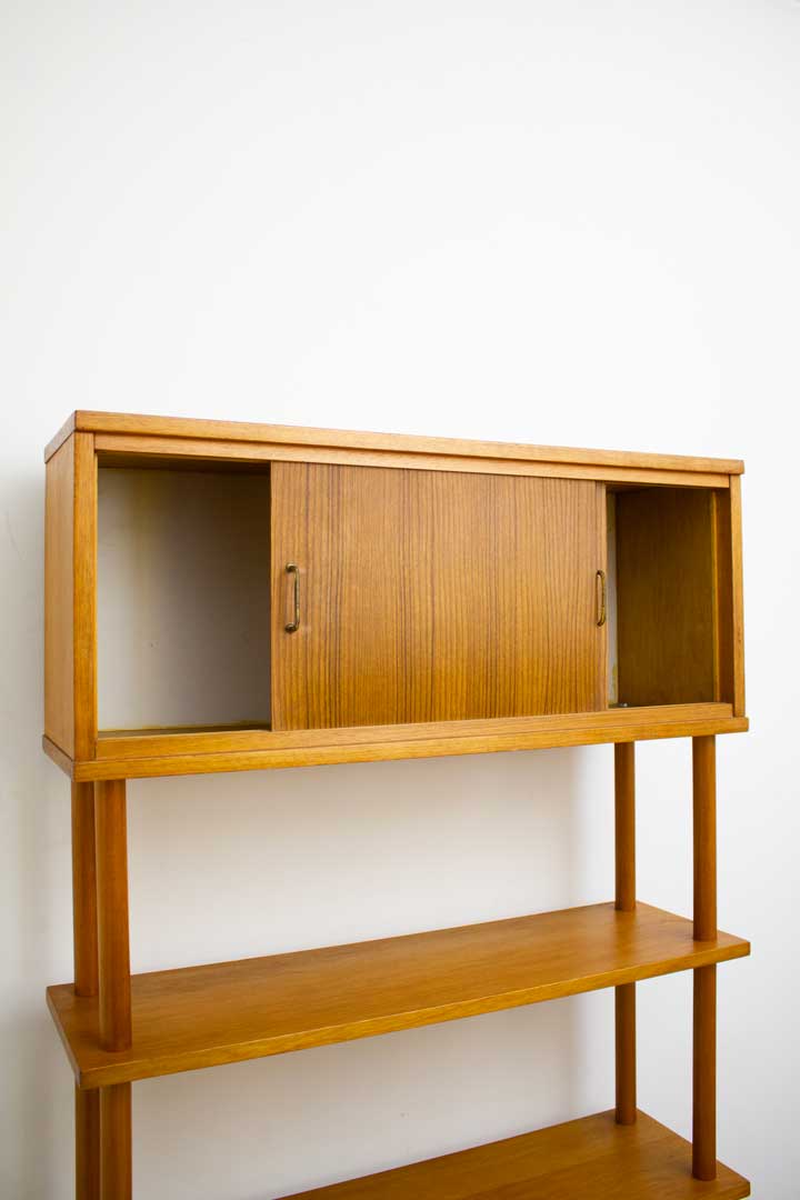 Jaren 60 eikenhouten wandmeubel 'stokkenkast'
