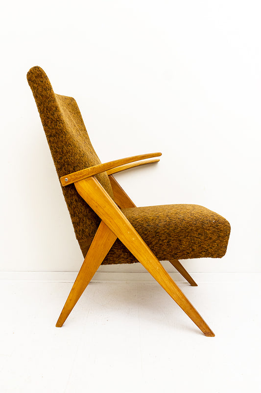 Jaren 60 fauteuil met dynamisch houten frame en originele bruine bekleding