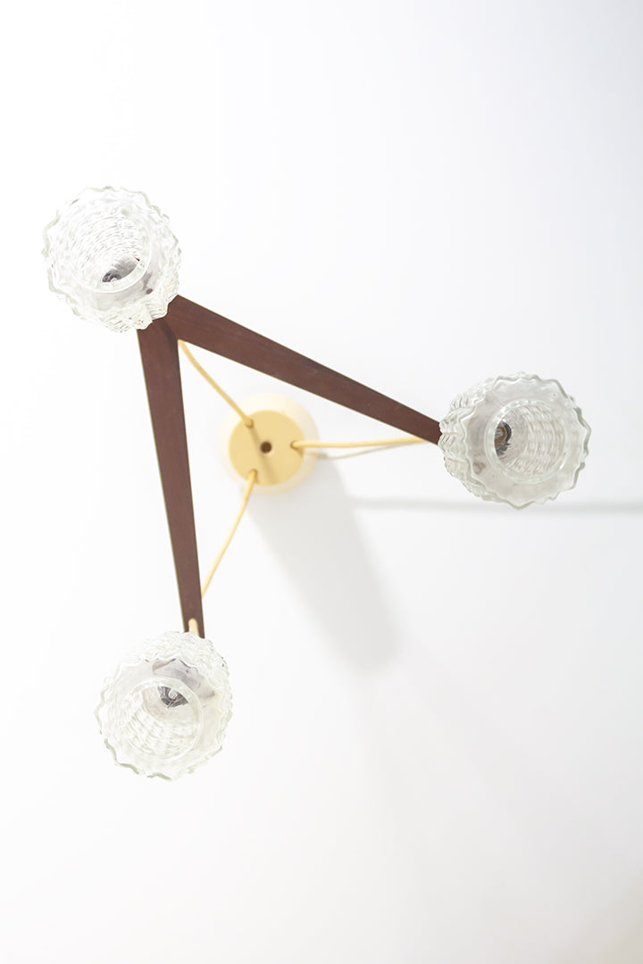 Jaren 60 hanglamp met houten boemerang en 3 lichtbronnen Louis Kalff Philips stijl