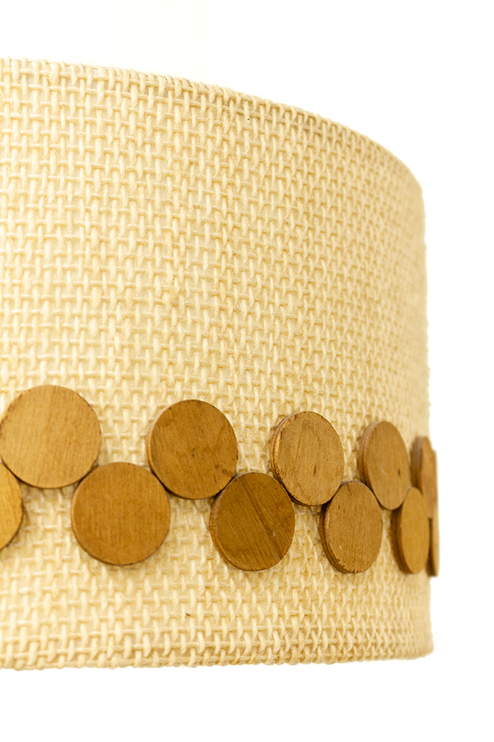 Jaren 60 hanglamp met katoenen kap en houten cirkels