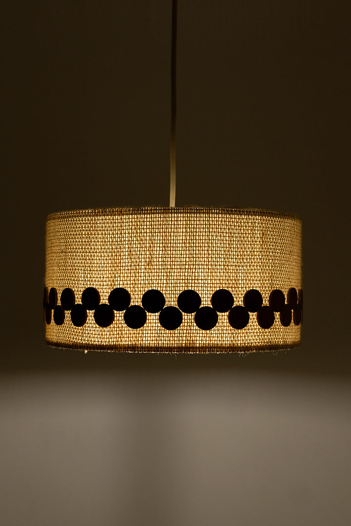 Jaren 60 hanglamp met katoenen kap en houten cirkels