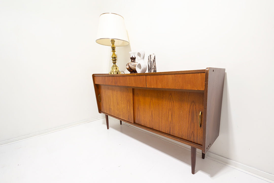 Jaren 60 houten dressoir middelgroot formaat
