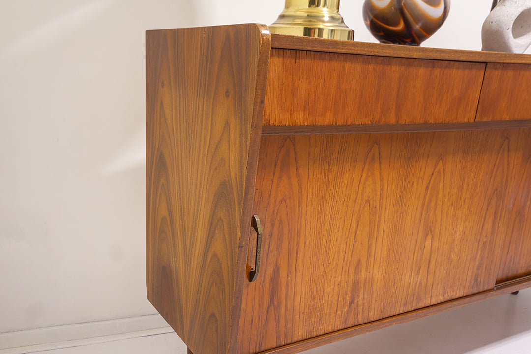 Jaren 60 houten dressoir middelgroot formaat
