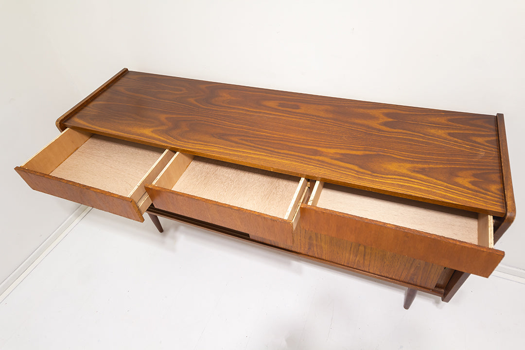 Jaren 60 houten dressoir middelgroot formaat