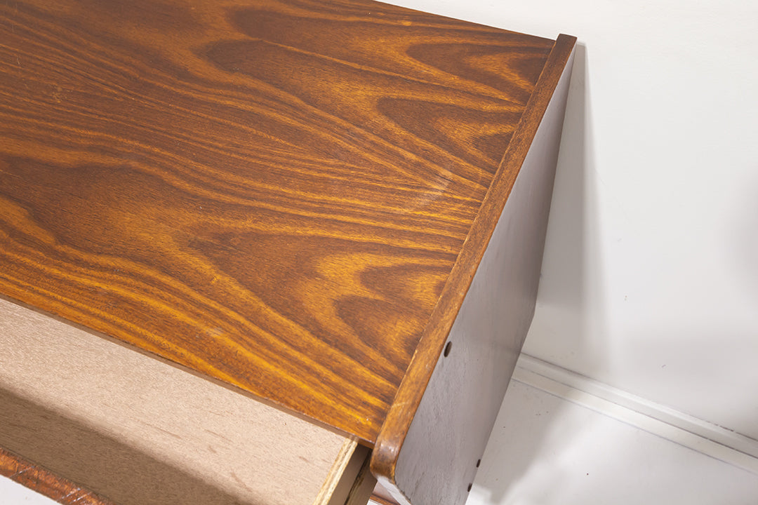Jaren 60 houten dressoir middelgroot formaat