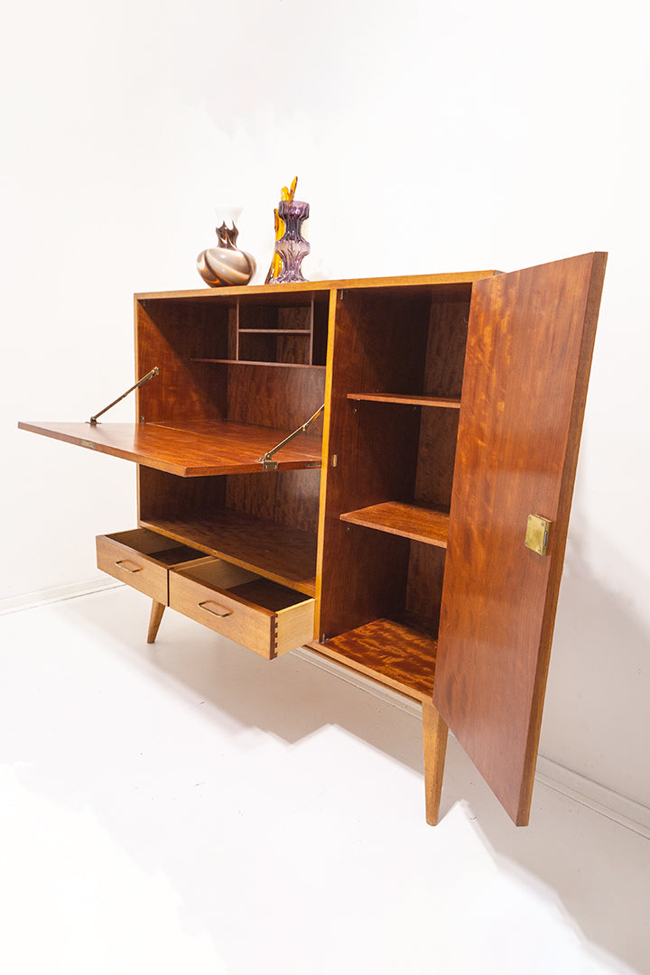 Jaren 60 kast of secretaire van teak-fineer met taps toelopende pootjes