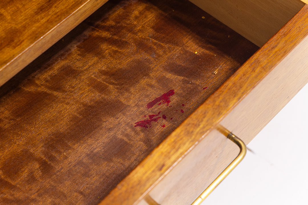 Jaren 60 kast of secretaire van teak-fineer met taps toelopende pootjes