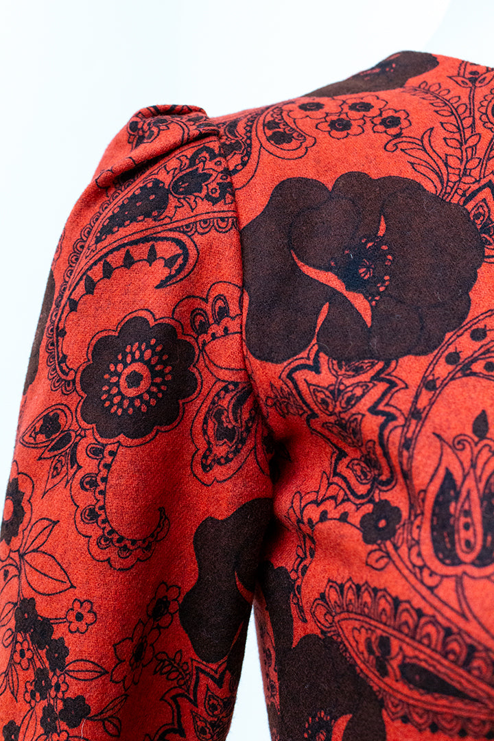 Jaren 60 rode wollen jurk met klaprozen en paisley print