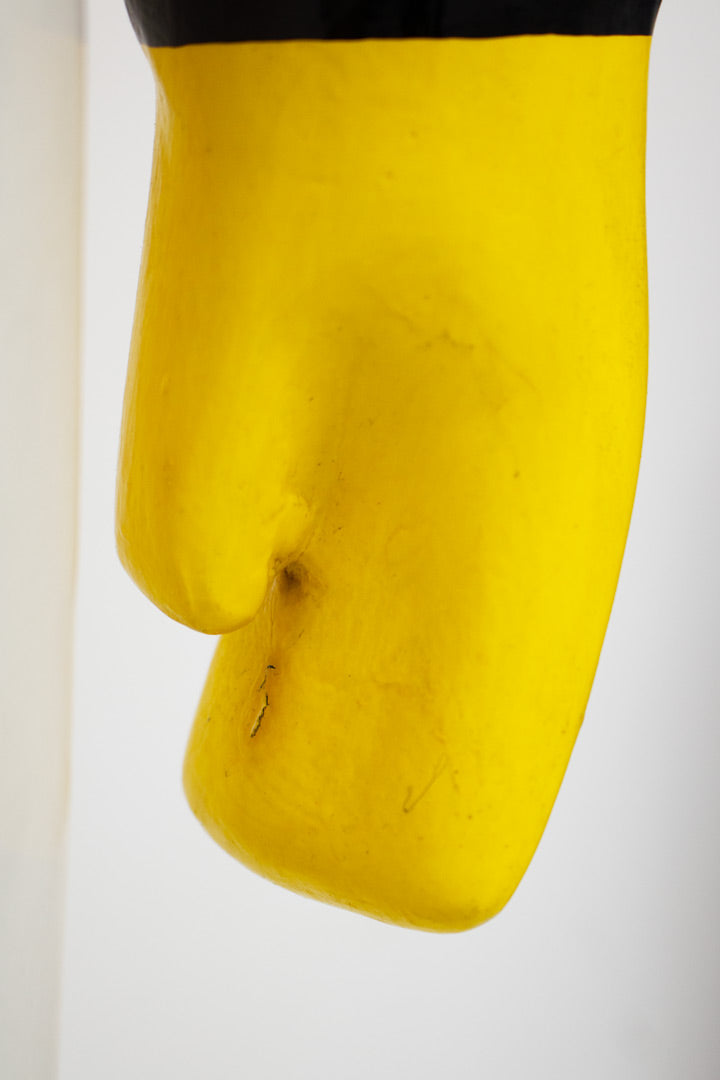 Kunstbeeld van papier-maché Kazimir Malevich “Sportsmen” Guggenheim museum 1996
