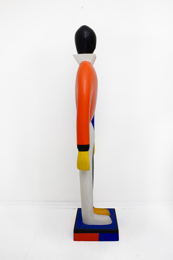 Kunstbeeld van papier-maché Kazimir Malevich “Sportsmen” Guggenheim museum 1996