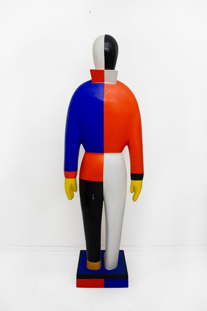 Kunstbeeld van papier-maché Kazimir Malevich “Sportsmen” Guggenheim museum 1996