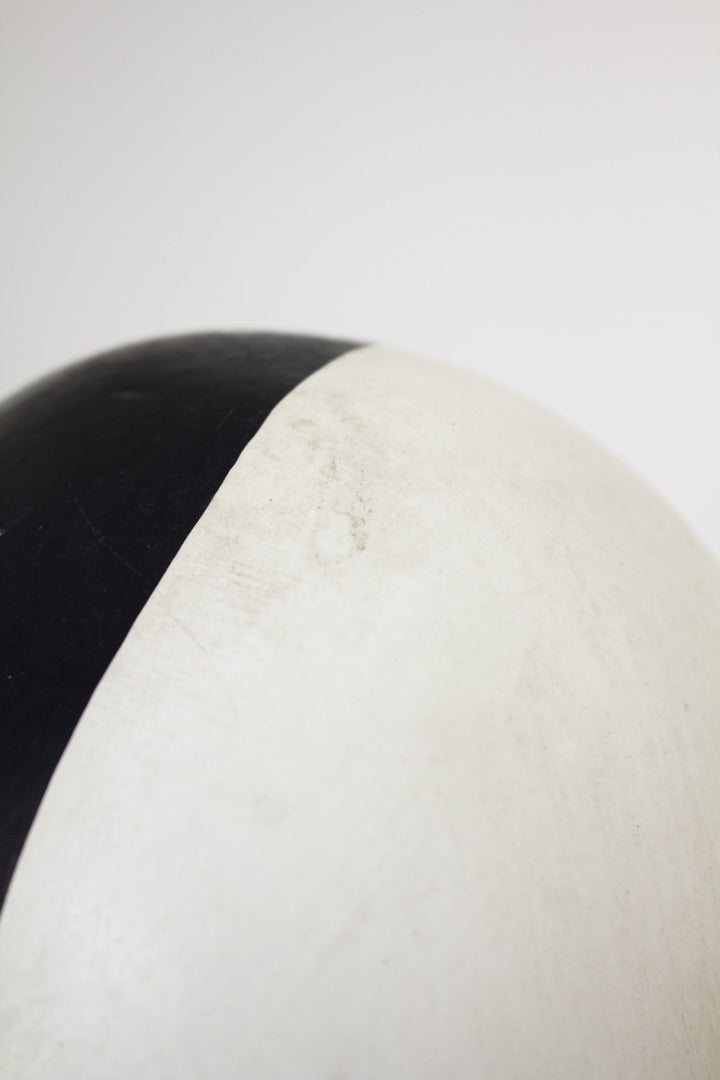 Kunstbeeld van papier-maché Kazimir Malevich “Sportsmen” Guggenheim museum 1996