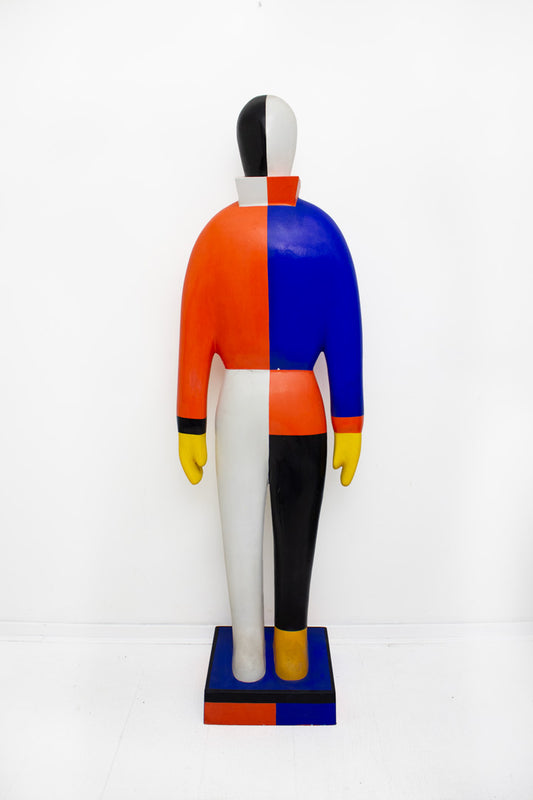 Kunstbeeld van papier-maché Kazimir Malevich “Sportsmen” Guggenheim museum 1996