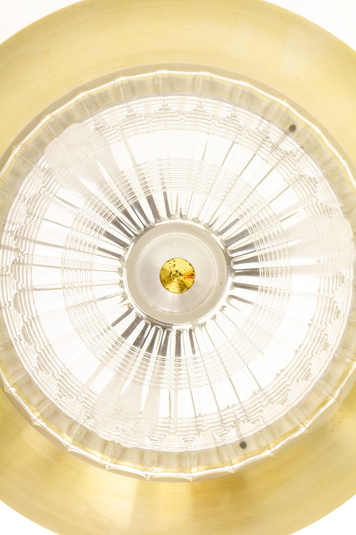 Jaren 60 ufo hanglamp goudkleurige metalen kap met bewerkt glas
