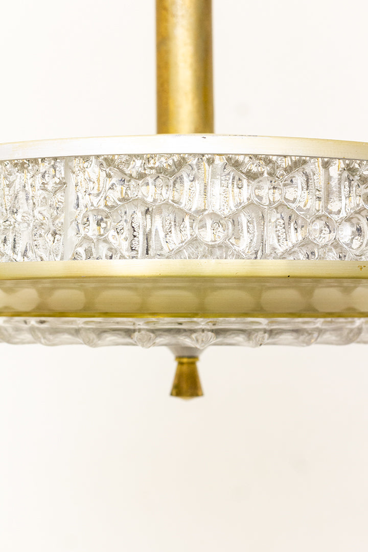 Jaren 60 ufo hanglamp goudkleurige metalen kap met bewerkt glas