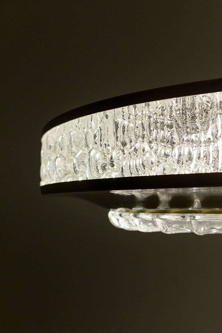 Jaren 60 ufo hanglamp goudkleurige metalen kap met bewerkt glas