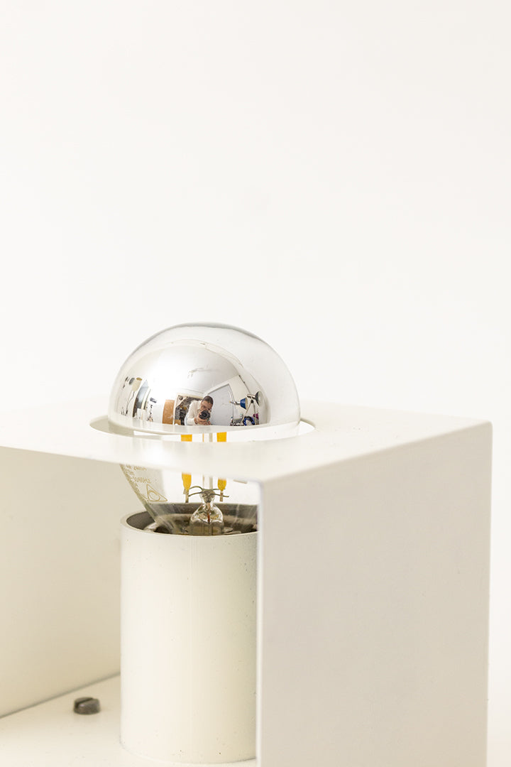 Jaren 70 Philips wandlamp wit metaal met kopspiegellamp