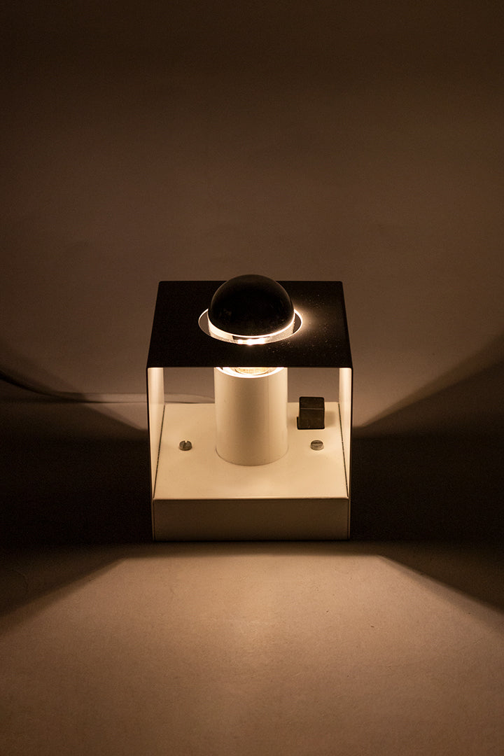 Jaren 70 Philips wandlamp wit metaal met kopspiegellamp