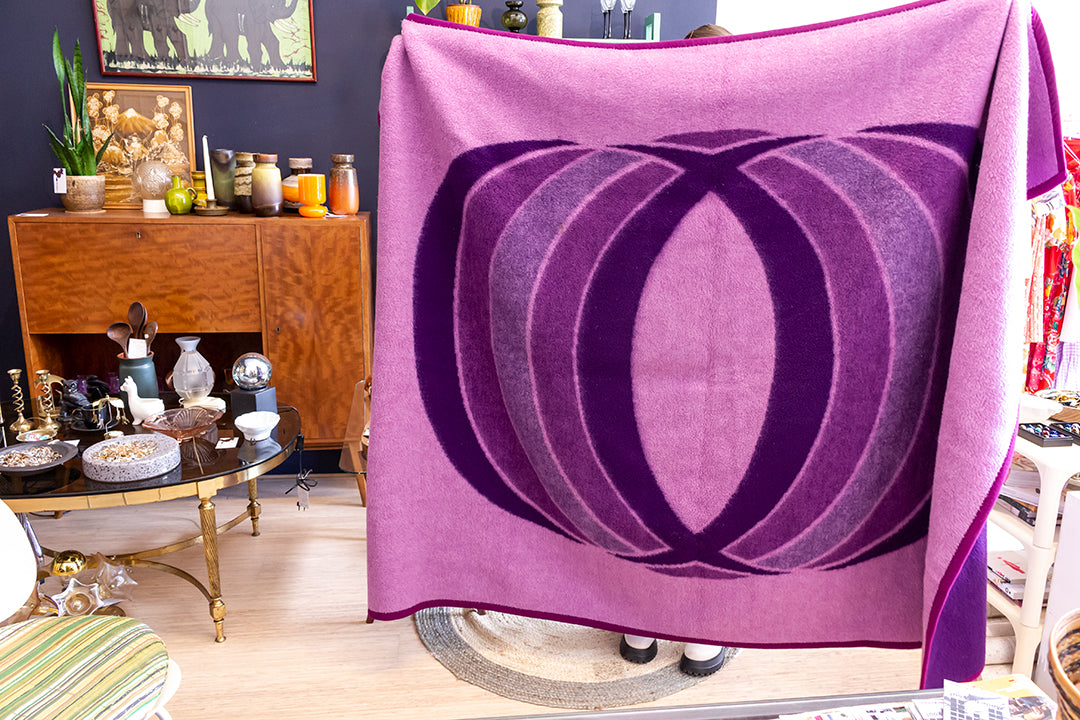 Jaren 70 deken van paars wol met retro print