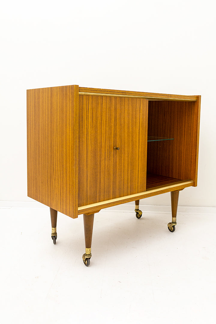 Jaren 70 mini bar kastje op wielen met schuifdeurtje Frankrijk