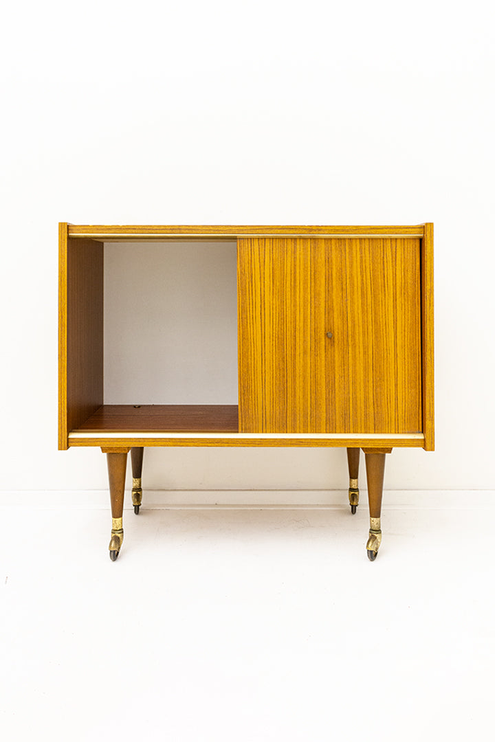 Jaren 70 mini bar kastje op wielen met schuifdeurtje Frankrijk