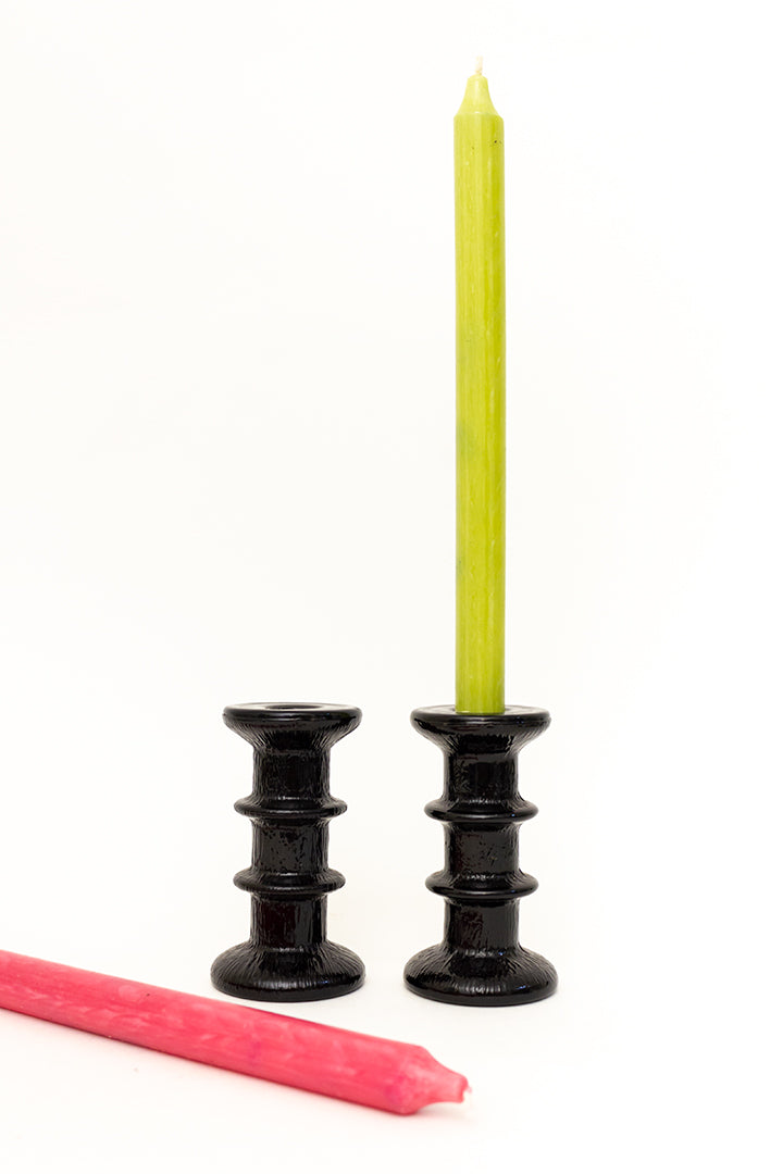 Jaren 70 kandelaar van zwart glas Staffan Gellerstedt x Pukeberg Glasbruk