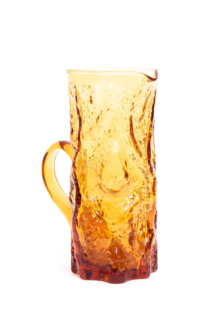 Jaren 70 karaf van amberkleurig glas met schors reliëf